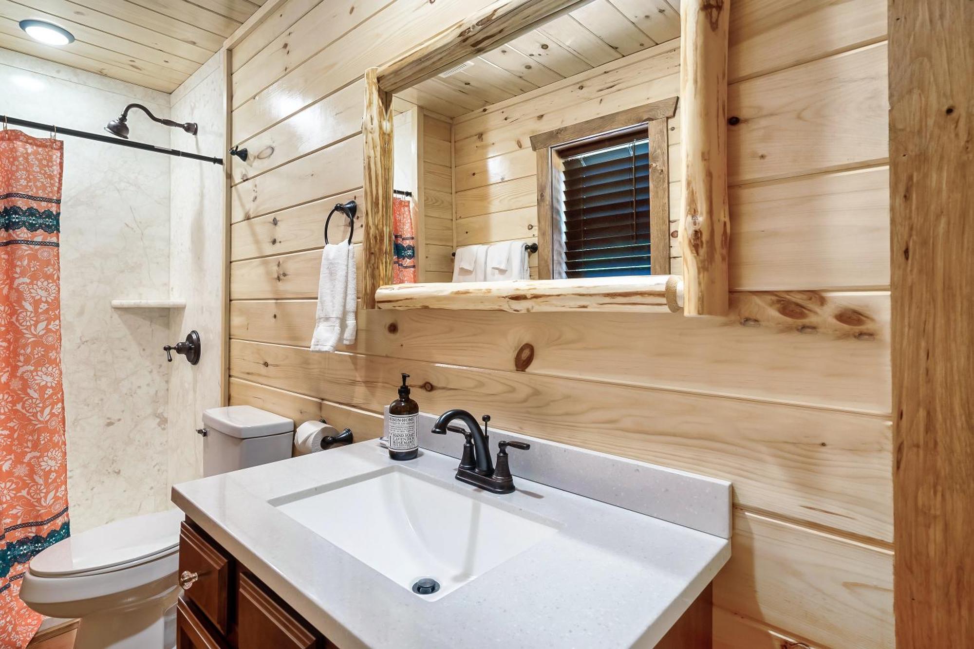 Smokiesboutiquecabins Would Love To Host You At Dolly'S Cute Cabin! 4 Suites With Private Bathrooms - Hot Tub, Fire Pit, Game Room, Resort Pool Open Memorial Day Through Labor Day! Gatlinburg Exterior foto