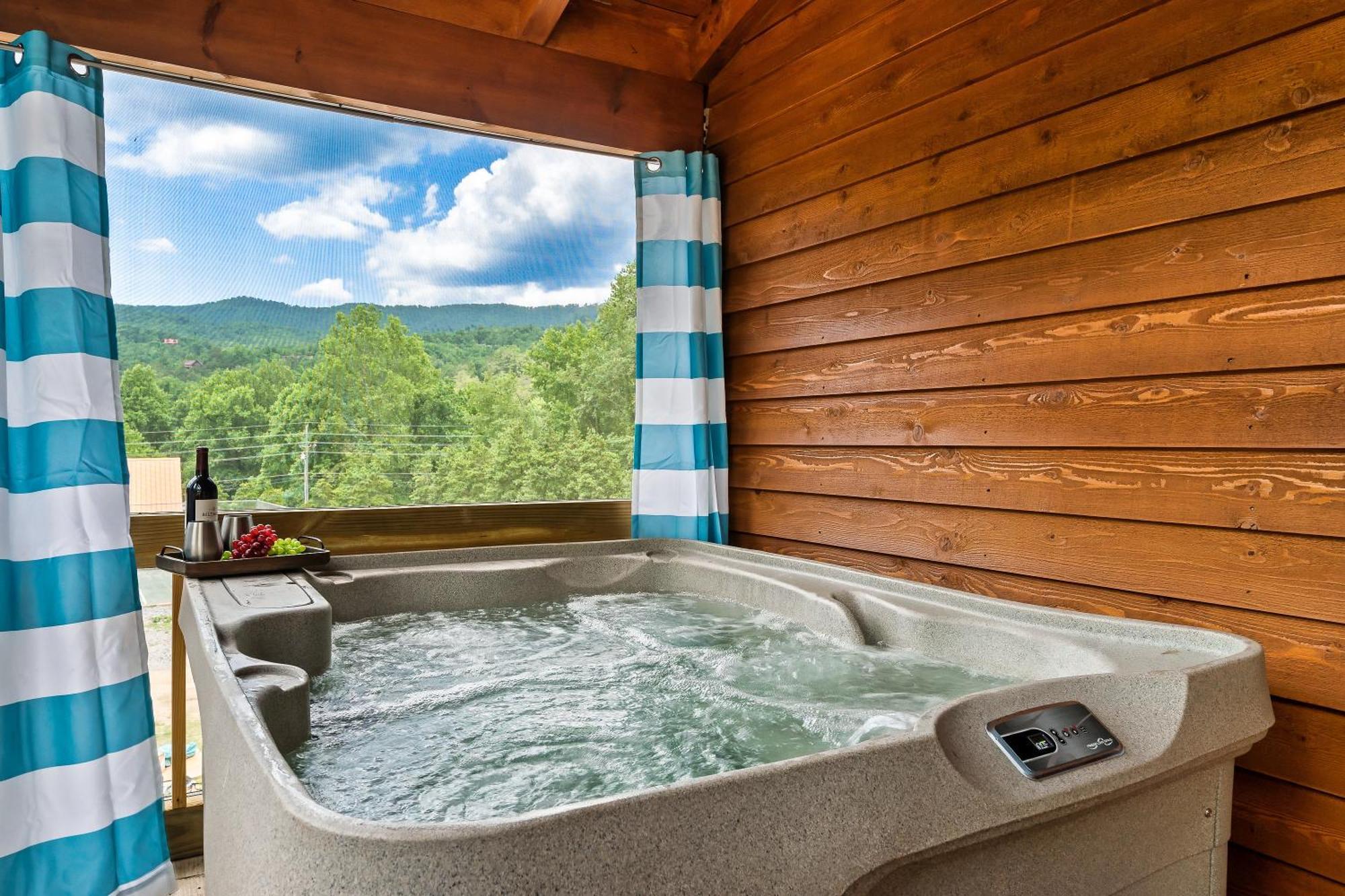 Smokiesboutiquecabins Would Love To Host You At Dolly'S Cute Cabin! 4 Suites With Private Bathrooms - Hot Tub, Fire Pit, Game Room, Resort Pool Open Memorial Day Through Labor Day! Gatlinburg Exterior foto