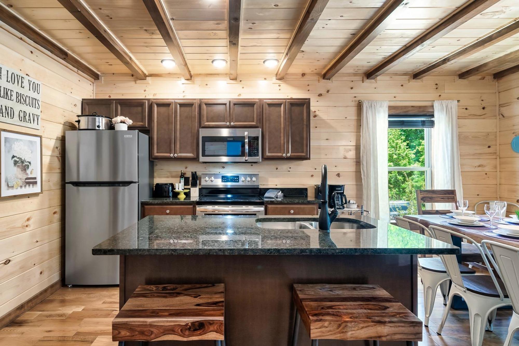 Smokiesboutiquecabins Would Love To Host You At Dolly'S Cute Cabin! 4 Suites With Private Bathrooms - Hot Tub, Fire Pit, Game Room, Resort Pool Open Memorial Day Through Labor Day! Gatlinburg Exterior foto